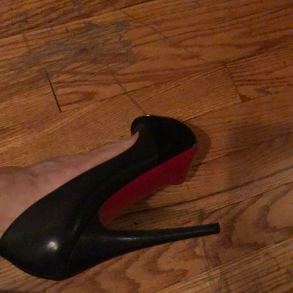 Louboutin heel - Picture 4 of 4